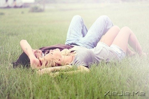 愿你身旁有人愿意和你并肩同行